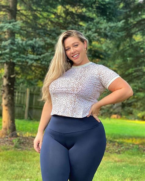 instagram curvy